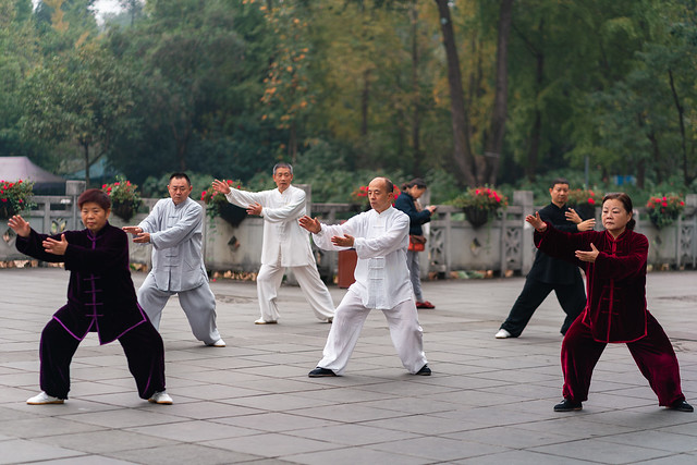 Tai chi é uma arte milenar praticada até hoje