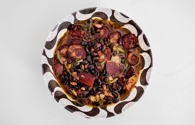 Imagem de prato com feijoada