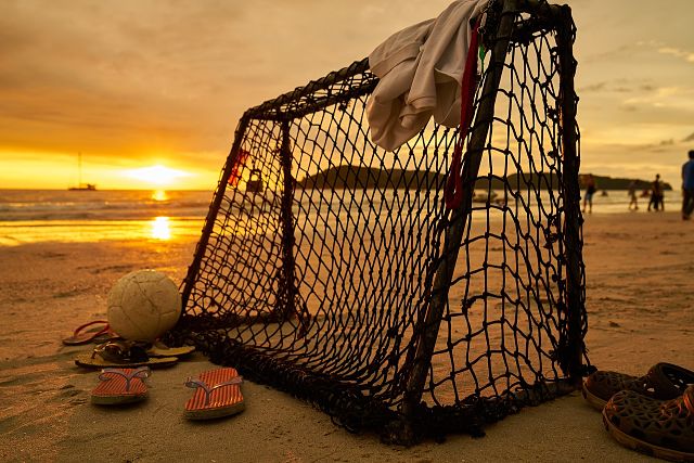 Golzinho de futebol na praia