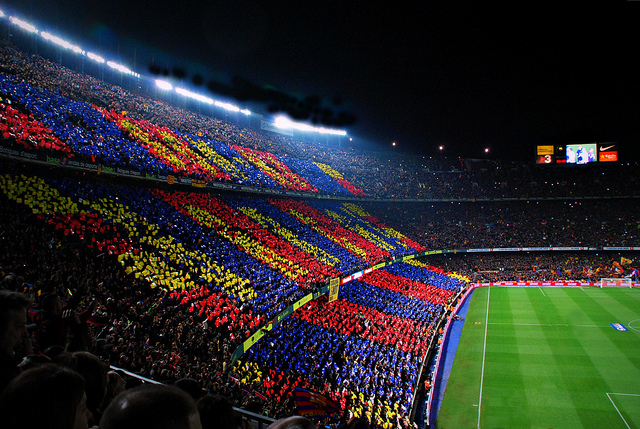 Mosaíco da torcida do Barcelona impressiona pelos detalhes