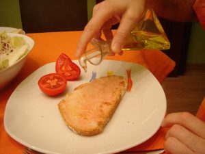 O pão com tomate é um dos maiores símbolos catalães O pão com tomate é um dos maiores símbolos catalães