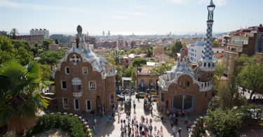 Imagem do Parc Güell pela manhã