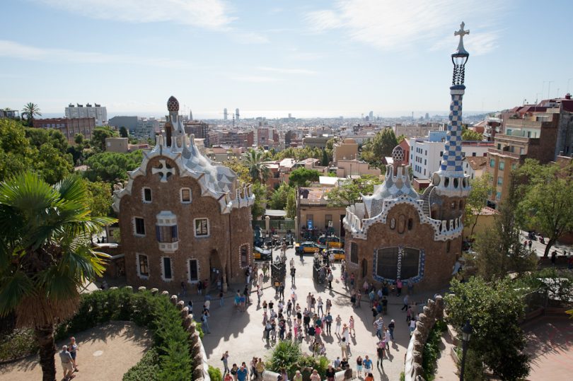 Imagem do Parc Güell pela manhã