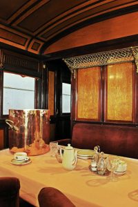 Tempo para uma refeição dentro do trem, Museu del Ferrocarril de Catalunya Tempo para uma refeição dentro do trem, Museu del Ferrocarril de Catalunya