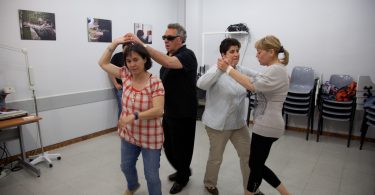 Fotos de pessoas dançando em aula de dança de salão