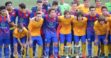 Jogadores juvenis de futebol do Barcelona