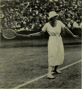 A prática do tênis retratada no livro "Lawn Tennis for Girls", de 1920 A prática do tênis retratada no livro "Lawn Tennis for Girls", de 1920