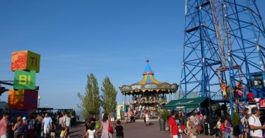 Imagem do Parc del Tibidabo em dia ensolarado