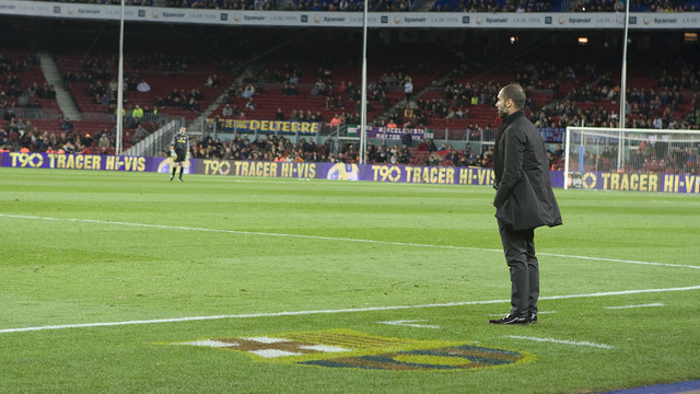 Pep Guardiola à beira do campo