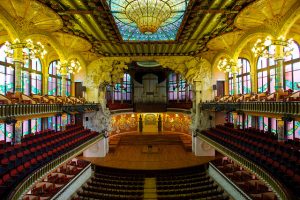 Por sua bela arquitetura e história, o Palau de la Música Catalana é uma das sete maravilhas de Barcelona Por sua bela arquitetura e história, o Palau de la Música Catalana é uma das sete maravilhas de Barcelona