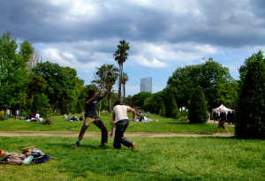 A capoeira marca a presença do Brasil em Barcelona Imagem de pessoas praticando capoeira
