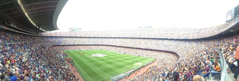 Imagem panorâmica do estádio Camp Nou