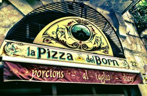 O La Pizza del Born é parada obrigatória para os amantes de uma boa pizza Imagem da fachada do La Pizza del Born