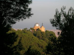 O Observatori Fabra, no topo do Tibidabo, em Sarrià-Sant Gervasi