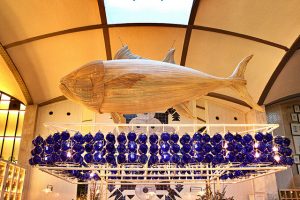 Prove deliciosos pratos com elementos marinhos no La Llotja, um dos quatro restaurantes do El Nacional Imagem da zona de peixes La Llotja, um dos quatro restaurantes do El Nacional