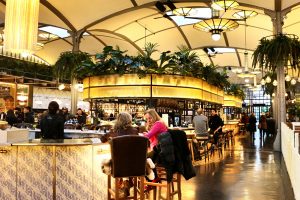 Imagem de um dos bares alternativos do restaurante El Nacional Imagem de um dos bares alternativos do restaurante El Nacional