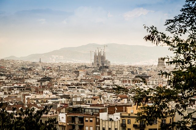 Panorama de Barcelona com a Sagrada Família ao fundo