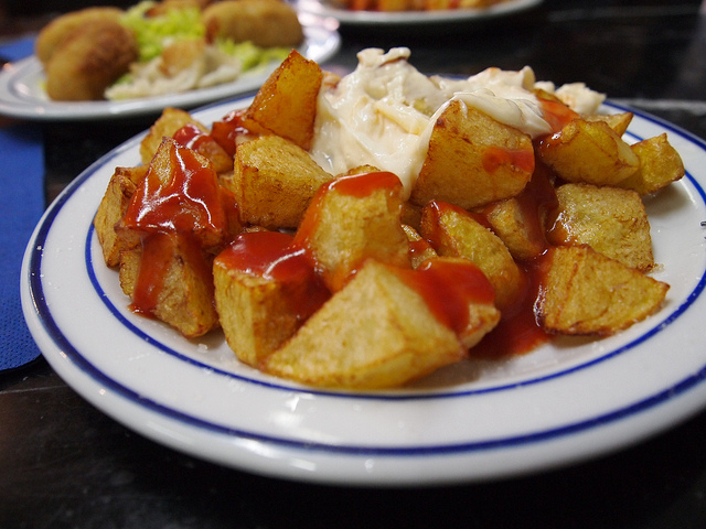 As patatas bravas são uma das tapas preferidas dos clientes de Sarrià-Sant Gervasi
