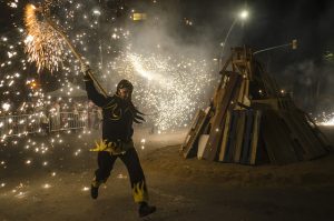 As festas de Sant Joan marcam um dos mais importantes feriados na Catalunha As festas de Sant Joan marcam um dos mais importantes feriados na Catalunha