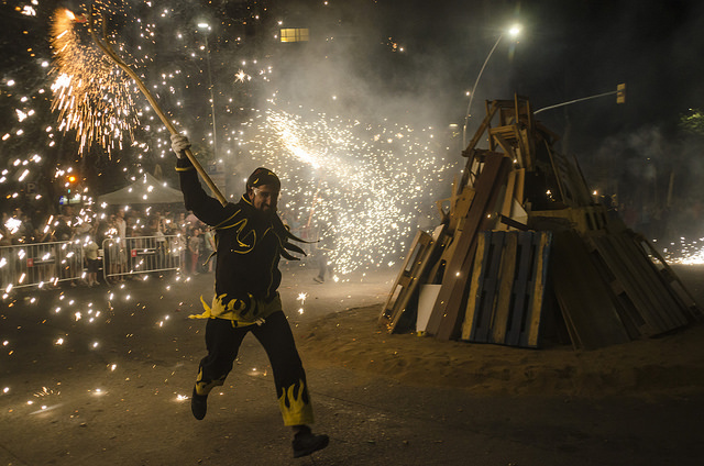 As festas de Sant Joan marcam um dos mais importantes feriados na Catalunha festival de santa em barcelona
