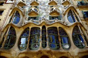 Em plena Passeig de Gràcia, a Casa Battló sempre é um dos locais a visitar em Barcelona