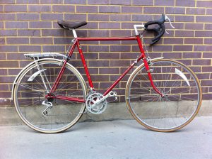 Dê uma mão ao meio ambiente e à sua saúde, e compre uma bicicleta para andar por Barcelona! Dê uma mão ao meio ambiente e à sua saúde, e compre uma bicicleta para andar por Barcelona!