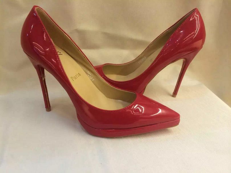 Imagem de sapatos vermelhos de salto alto