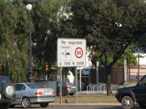 Fora do centro de Barcelona, a possibilidade de encontrar estacionamento gratuito aumenta Fora do centro de Barcelona, a possibilidade de encontrar estacionamento gratuito aumenta