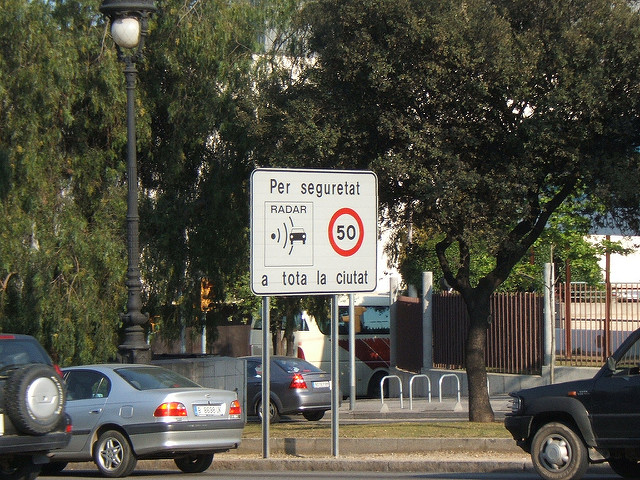 Fora do centro de Barcelona, a possibilidade de encontrar estacionamento gratuito aumenta