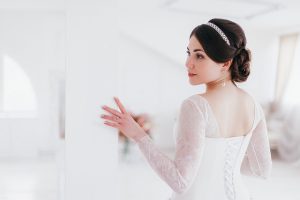 Imagem de mulher com vestido de casamento