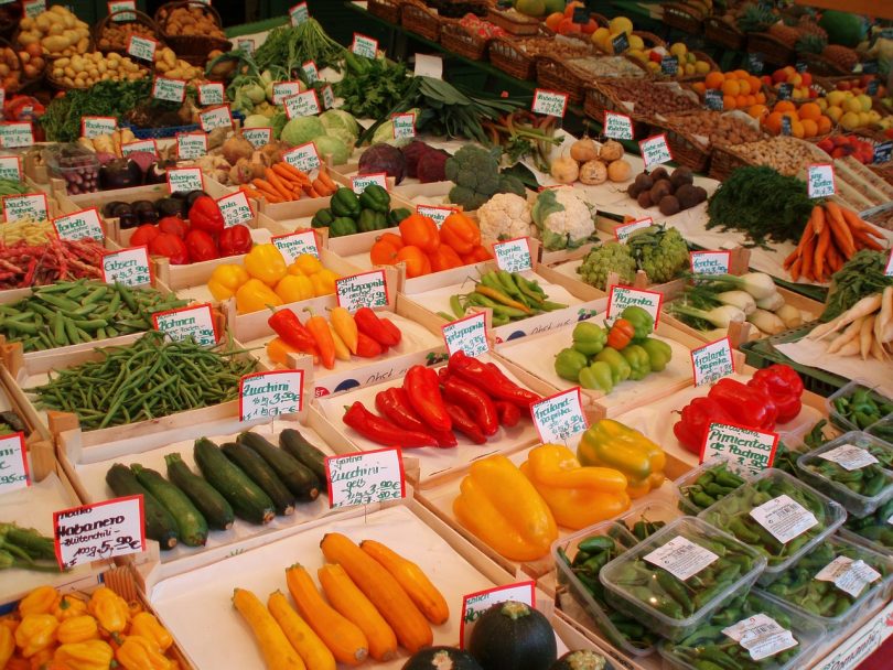 Imagem de vários legumes expostos à venda
