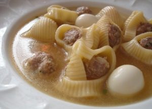 Imagem de um prato de sopa de galets