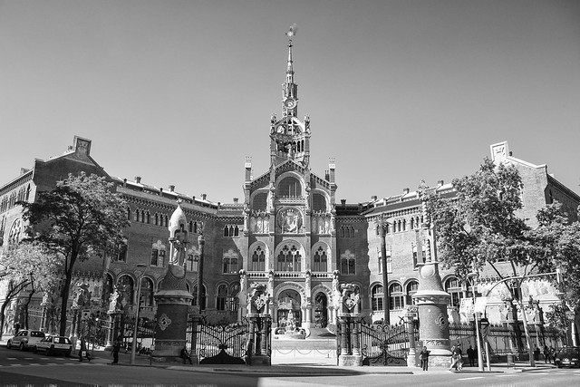 Fachada do impressionante hospital Sant Pau