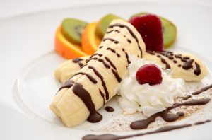 Imagem de sorvete de banana com outros pedaços de fruta