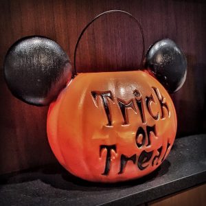 Imagem de abóbora de Halloween com orelhas de Mickey