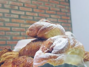 Imagem de deliciosos pães com cobertura de açúcar