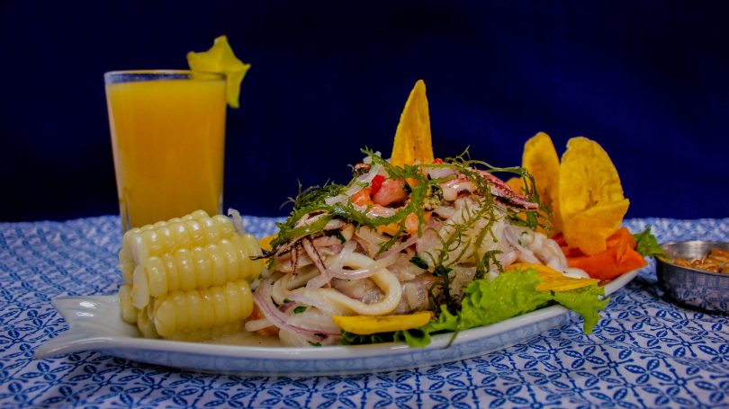 Imagem de um Ceviche sobre a mesa