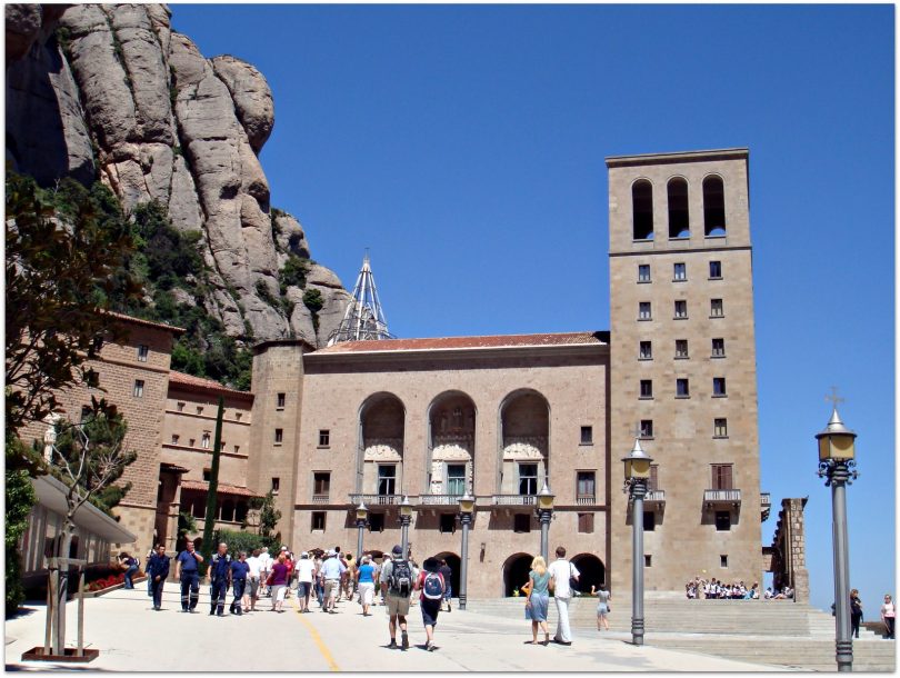 Imagem de pessoas visitando Montserrat