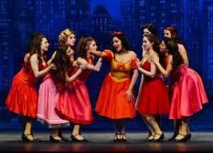 Imagem de atrizes no musical West Side Story