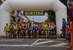 Imagem de pessoas iniciando uma corrida em Barcelona