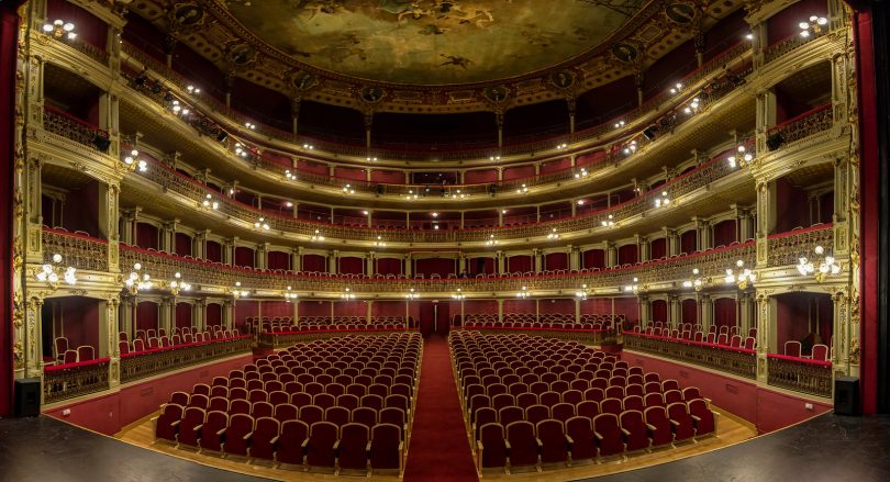 Imagem do interior do Teatro Romea