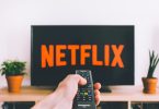 Televisão rodando Netflix