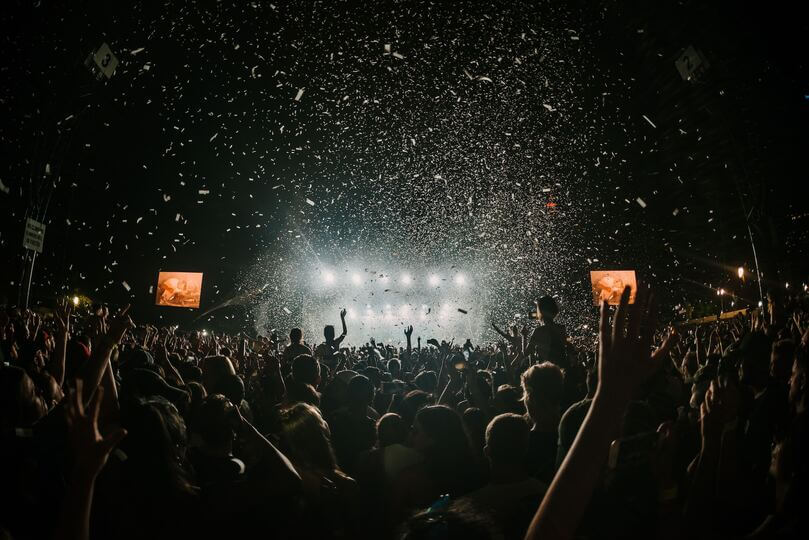 Festival de música com pessoas